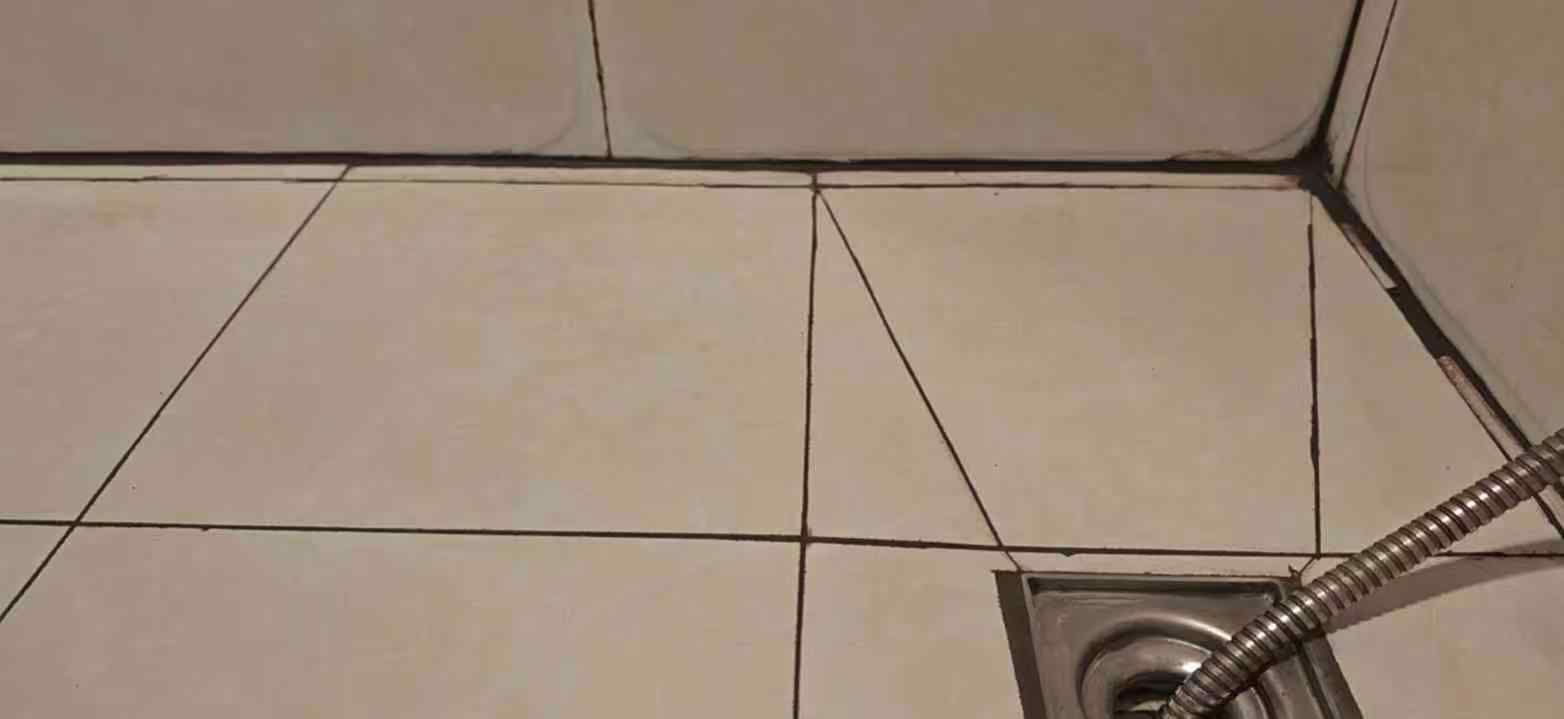 卫生间环氧彩砂填缝施工