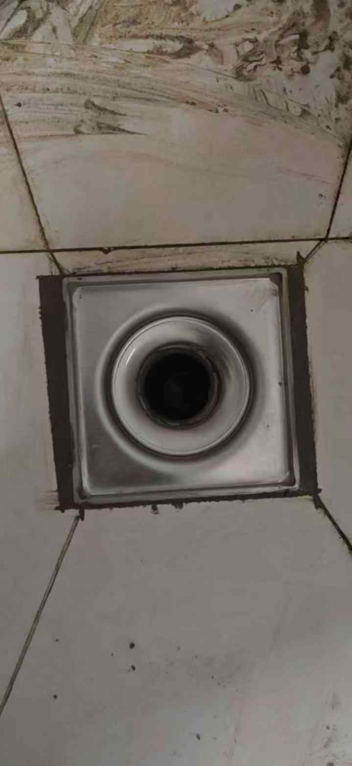卫生间地漏区域处理后效果