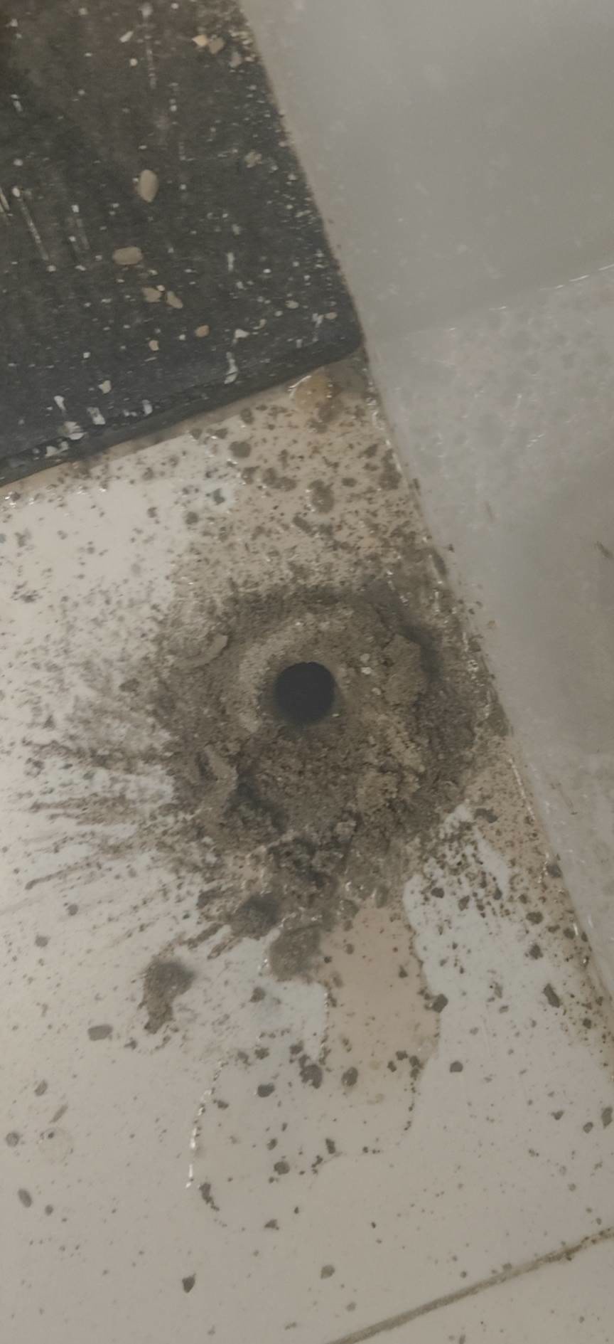 光荣西路:地漏连接处检查