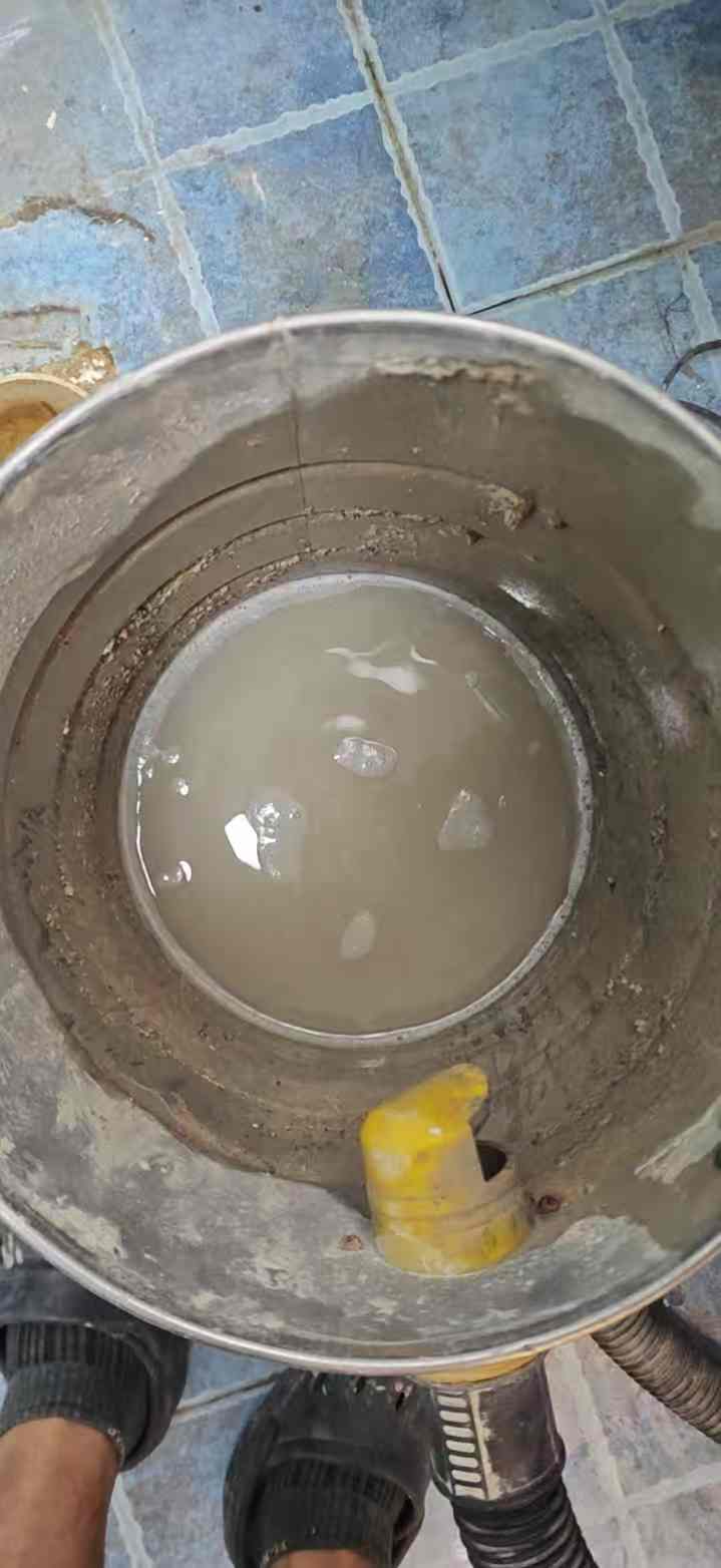 卫生间砂灰层吸完水展示