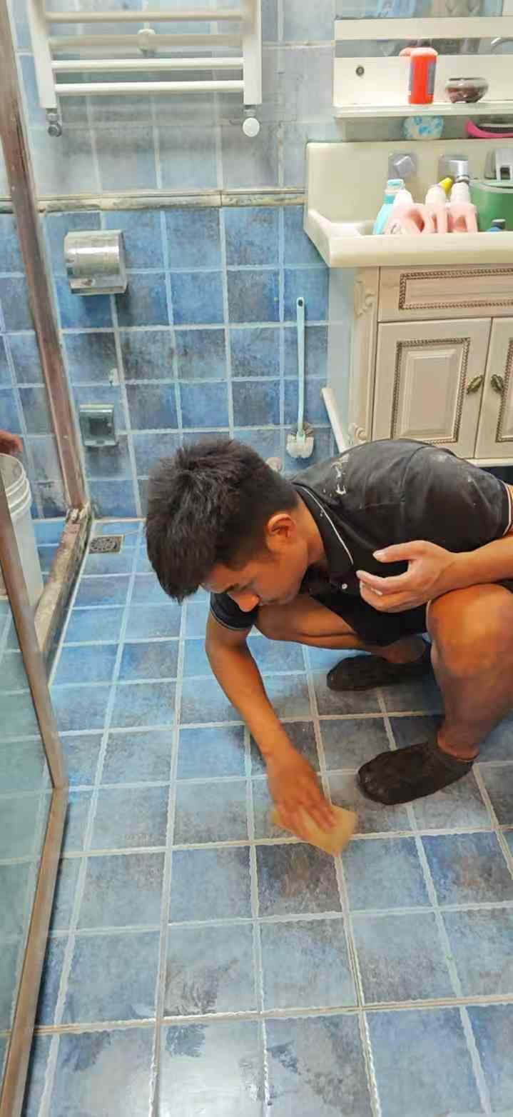 卫生间清洁后照片