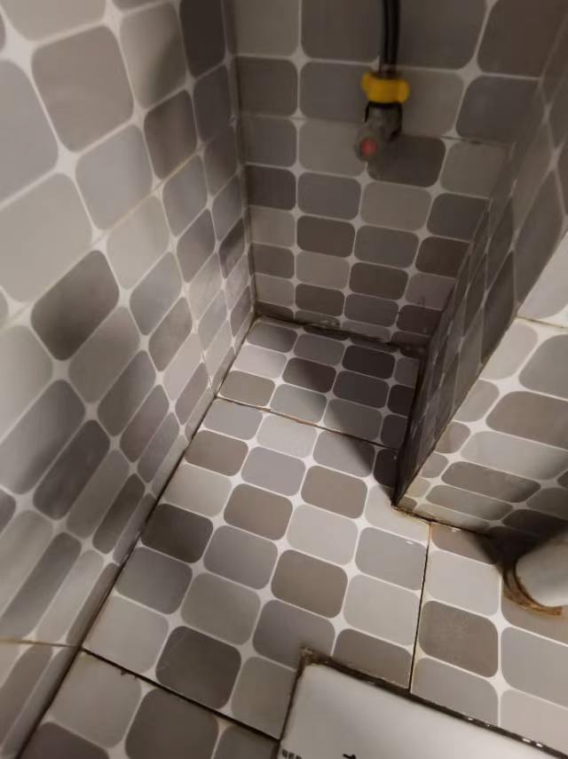 卫生间瓷砖缝切缝清理