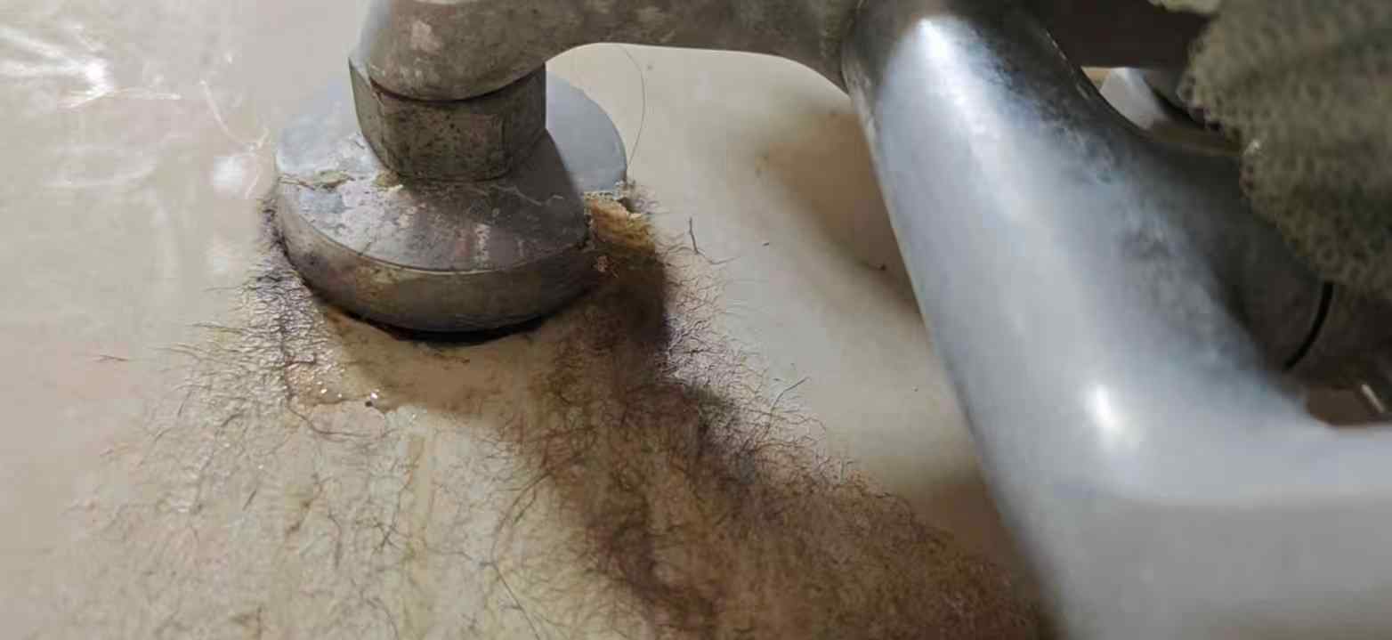 卫生间水管和排水口检查