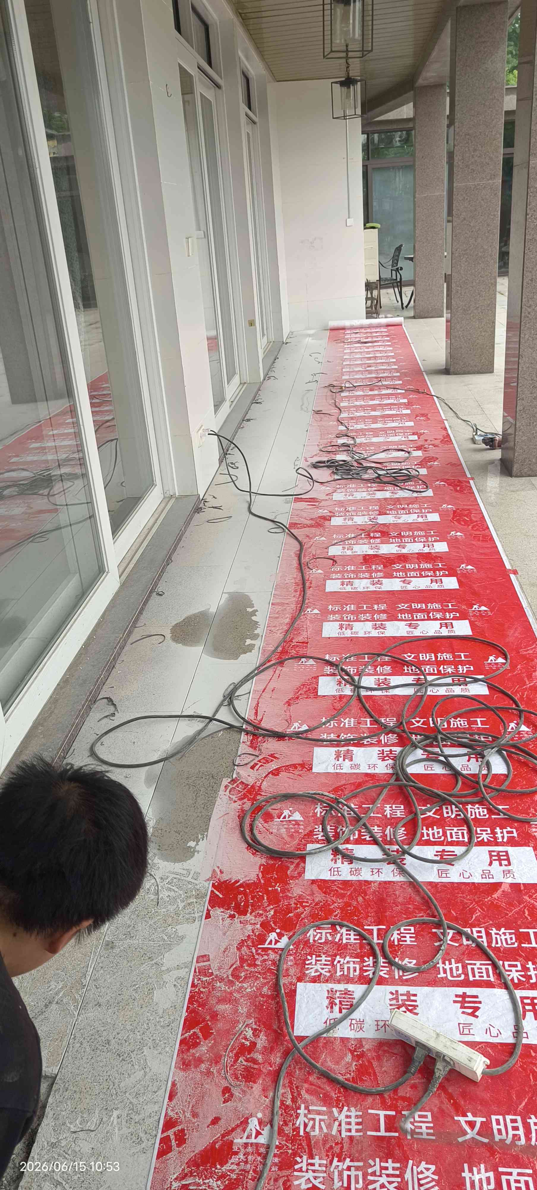 墙面渗水维修施工前地面保护