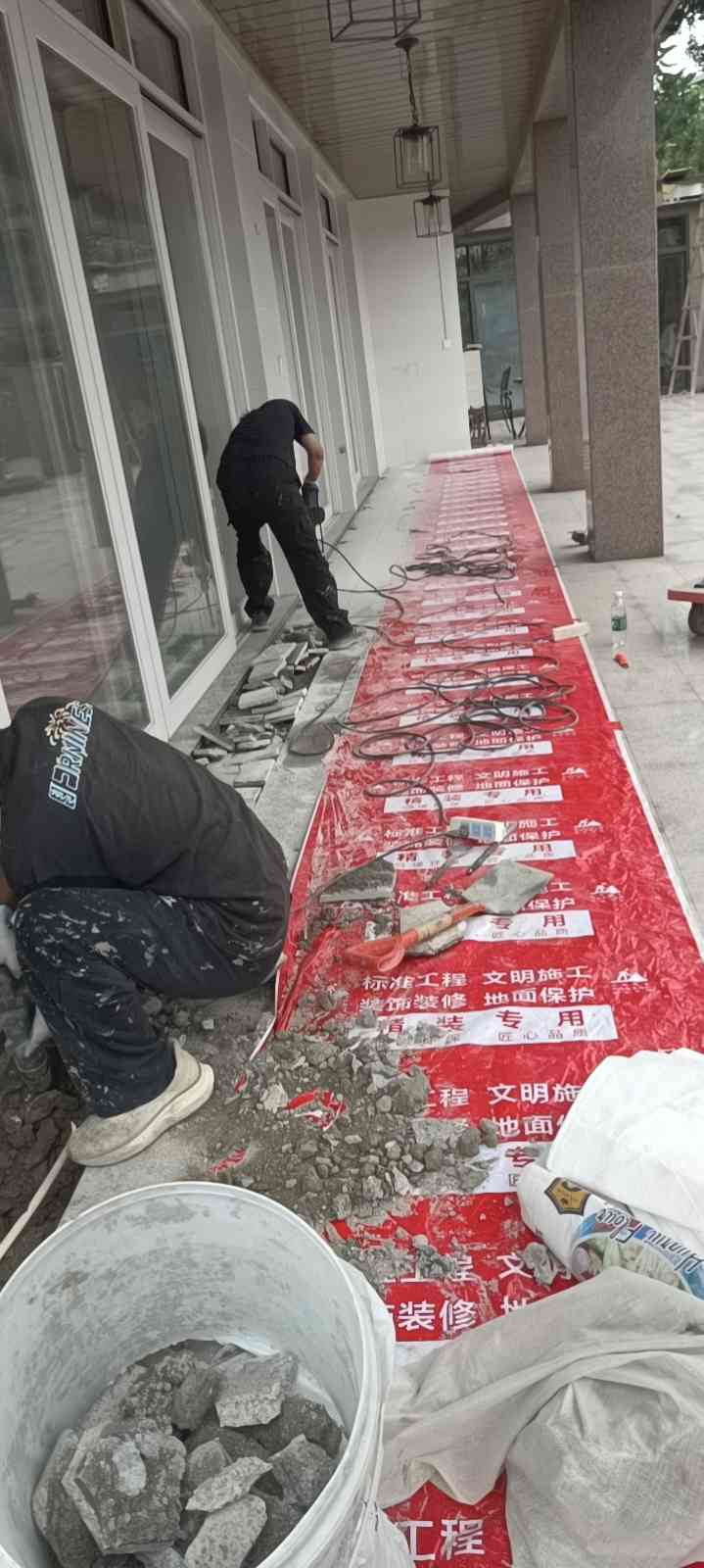 室外地砖开挖检查砂灰层串水位置