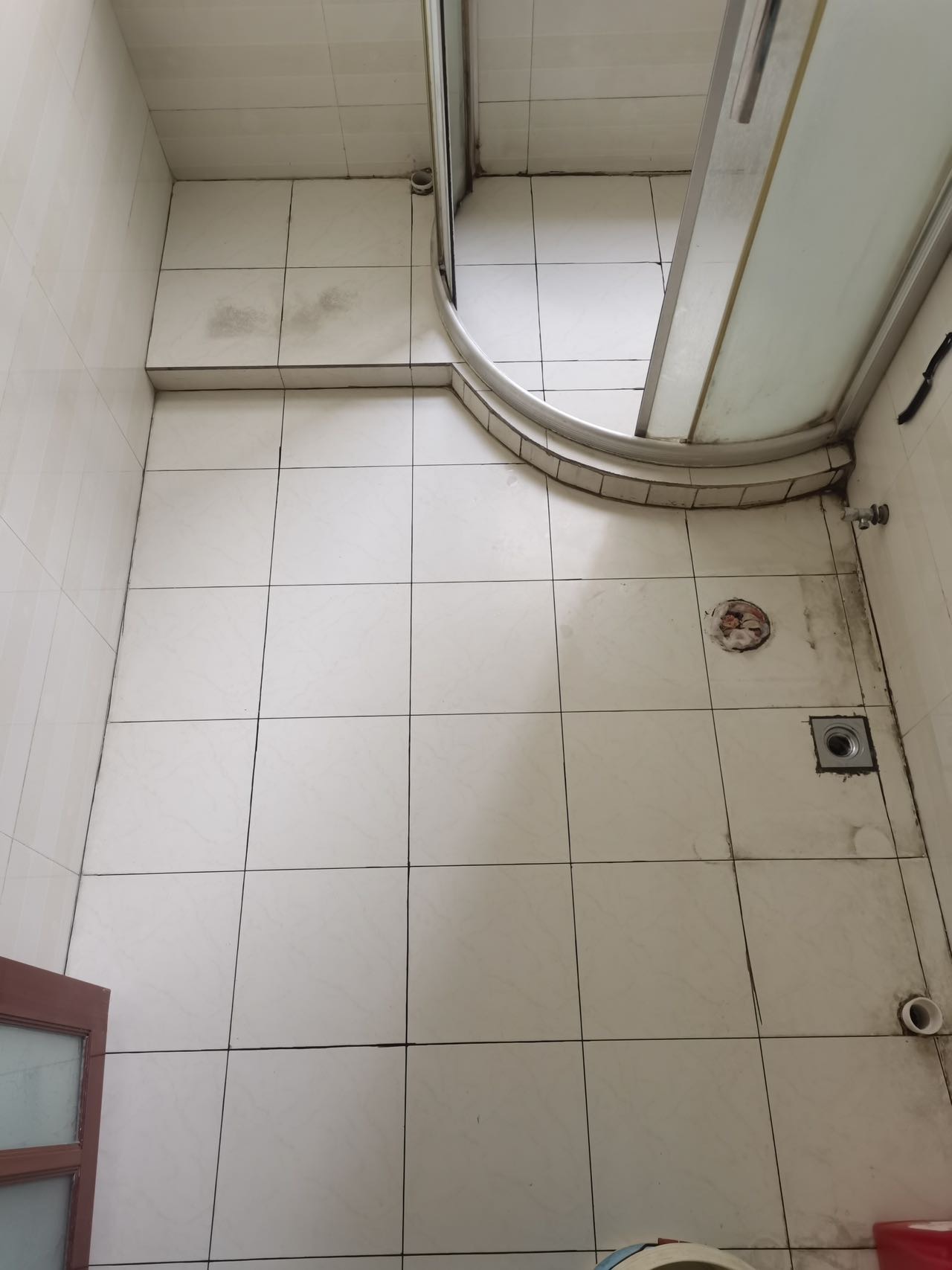 卫生间环氧彩砂填缝处理