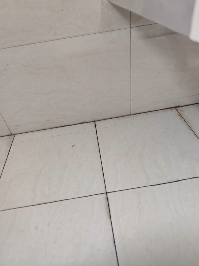 新城风情:清理后的砖缝
