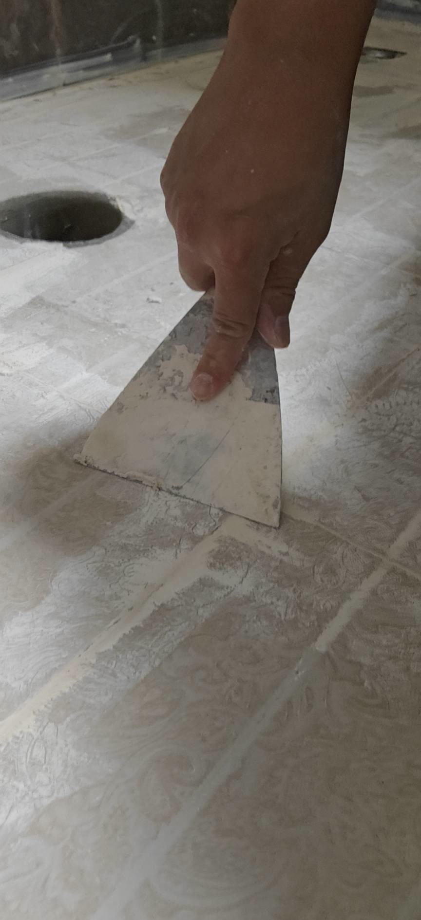 大庆蜀苑:环氧彩砂填缝施工
