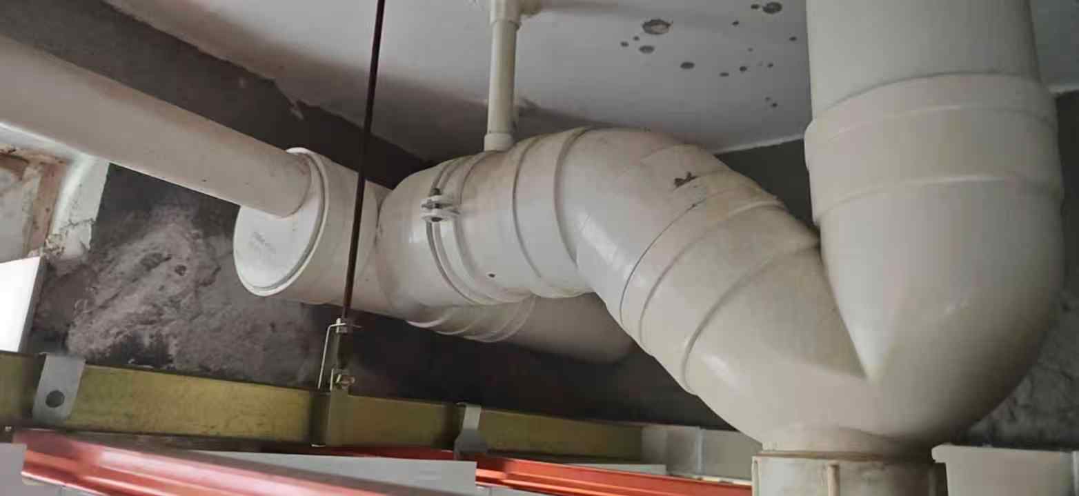 卫生间水管排水现场检查