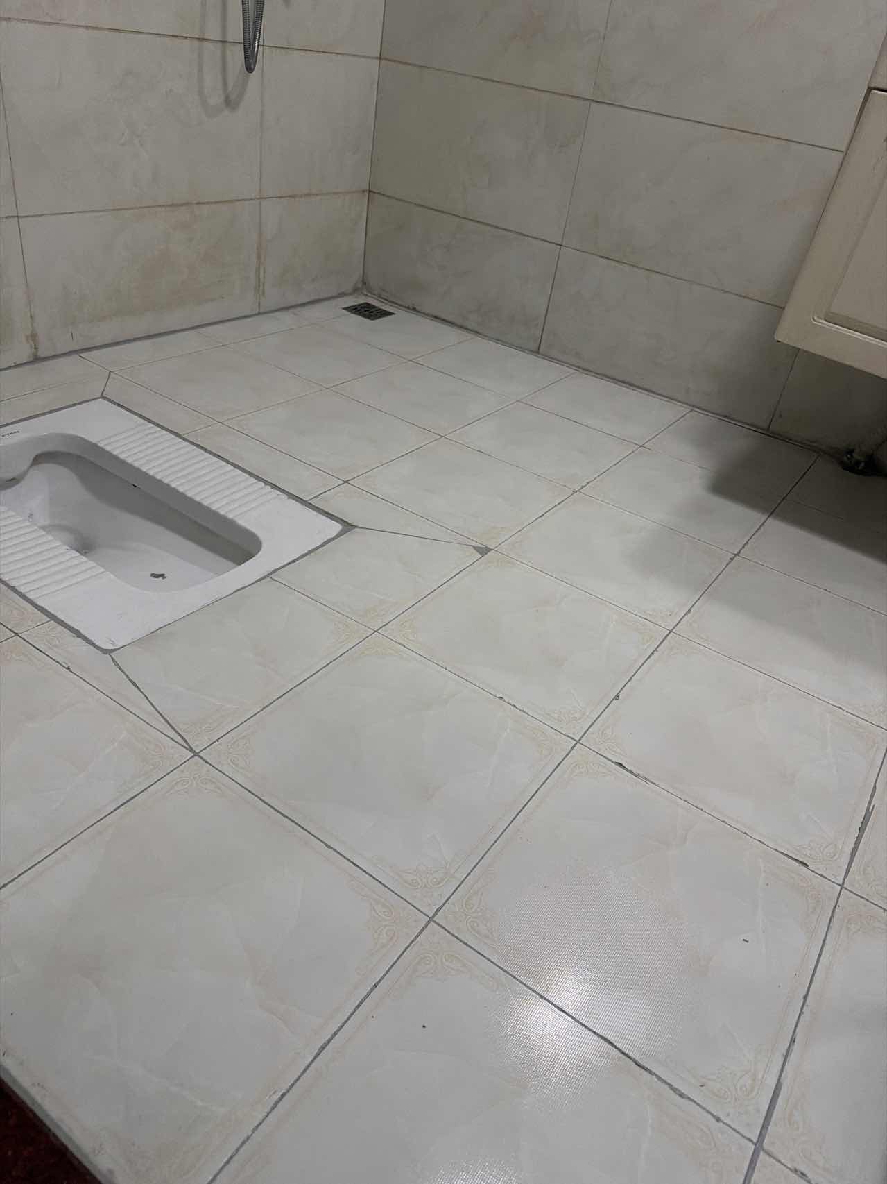 卫生间免砸砖防水后填缝施工