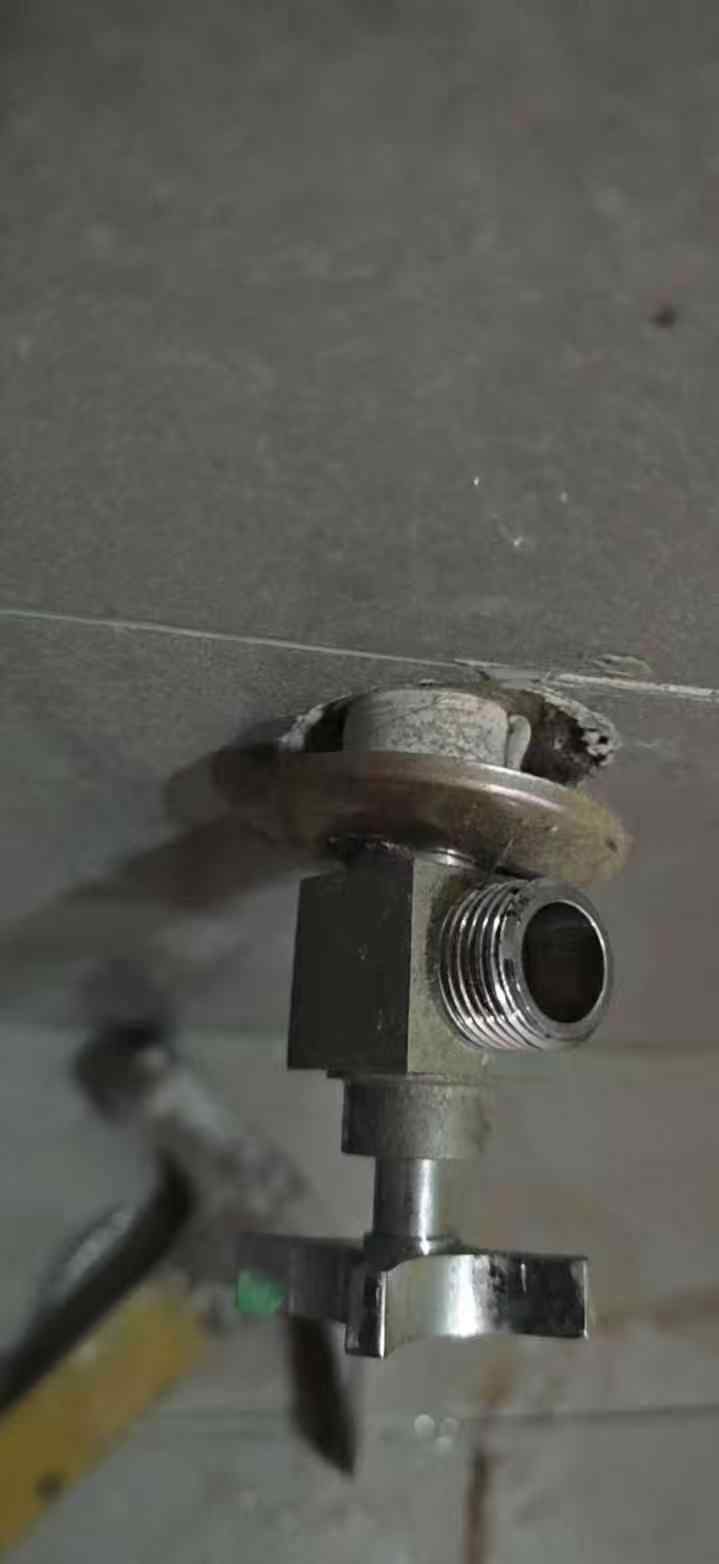 卫生间出水口现场检查无渗水