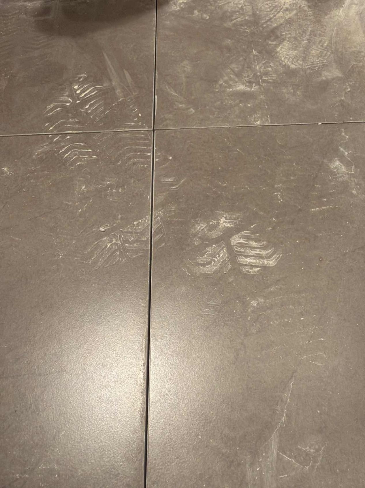 卫生间瓷砖缝切缝处理