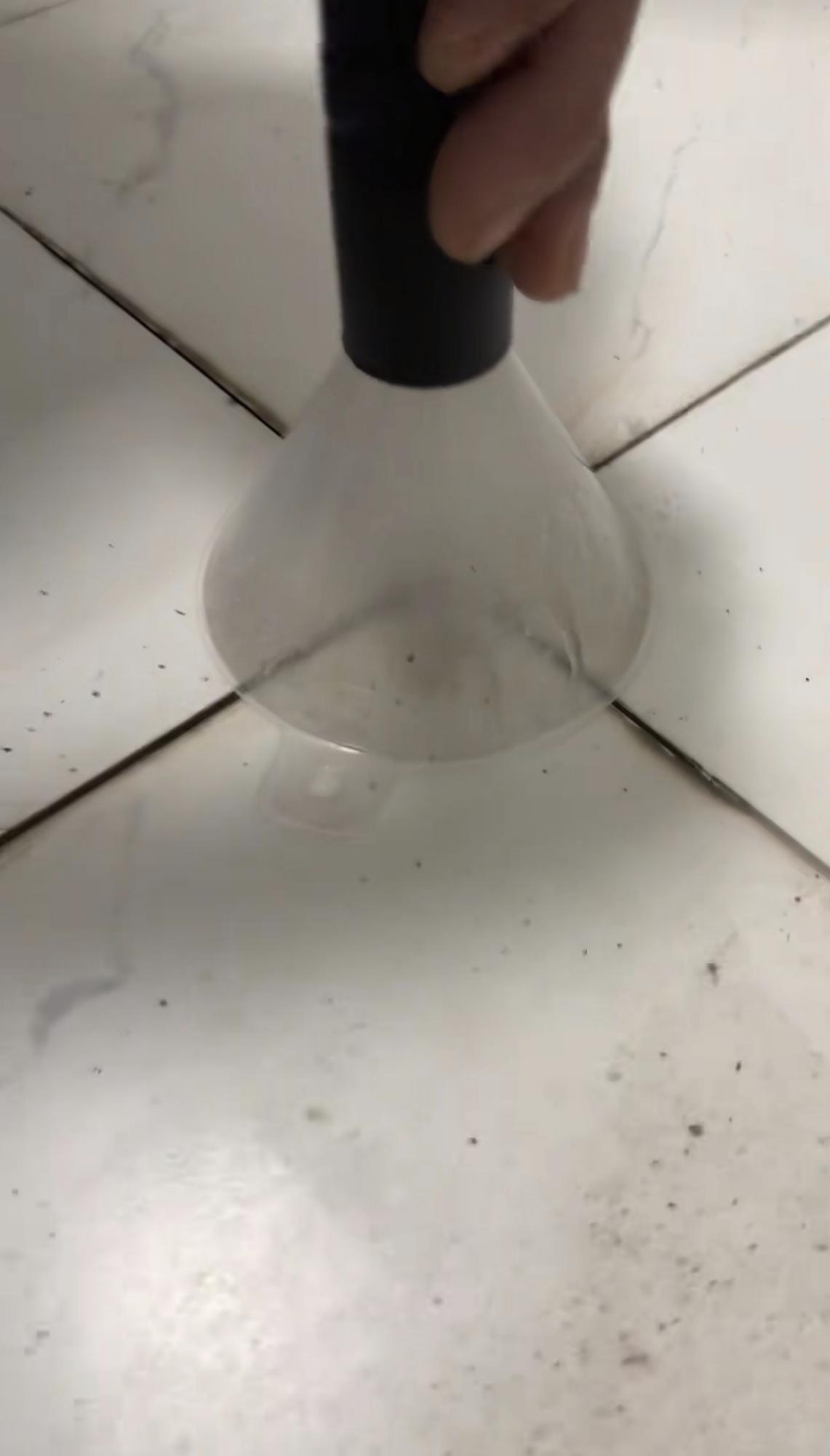 卫生间沙灰层吸水处理
